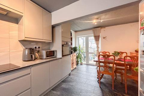 3 bedroom terraced house for sale, The Courtlands, Greenmeadow, NP44