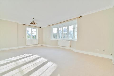 4 bedroom detached house for sale, Fennel Close, Maidstone