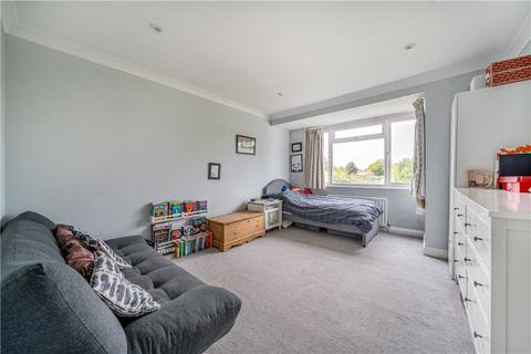 40 Ryecroft Avenue, Twickenham, TW2 6HR