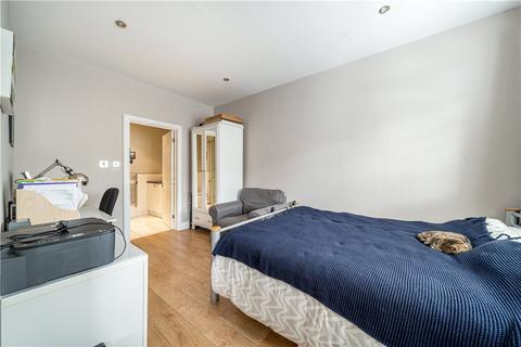40 Ryecroft Avenue, Twickenham, TW2 6HR