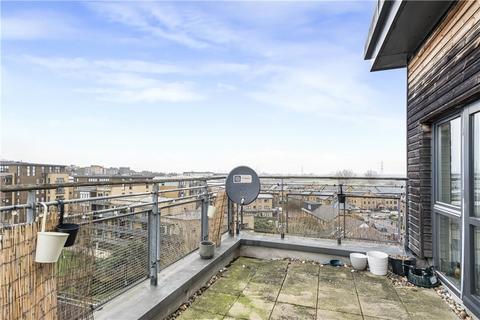 1 bedroom penthouse for sale, Harry Zeital Way, London, E5