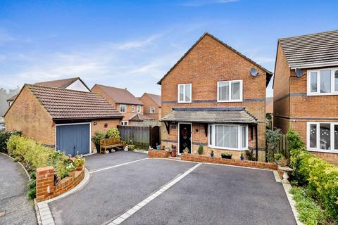 4 bedroom detached house for sale, Haskard Close, Hawkinge, Folkestone, CT18