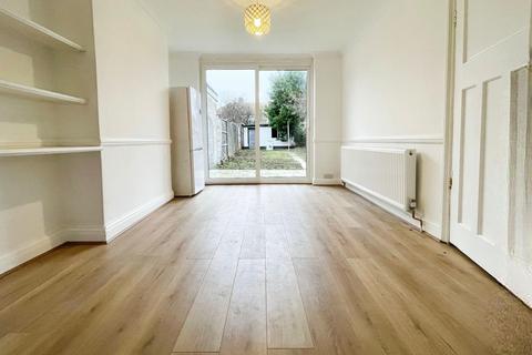 3 bedroom terraced house to rent, Galliard Road, London N9