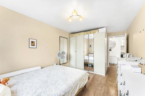 2 bedroom apartment for sale, Sherwood Gardens, London, E14