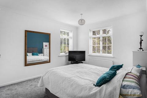 3 bedroom end of terrace house for sale, Mulberry Trees, Shepperton, Surrey, TW17