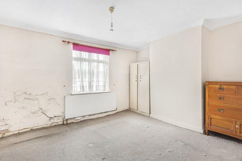 2 bedroom end of terrace house for sale, Bridge Road, Surrey KT16