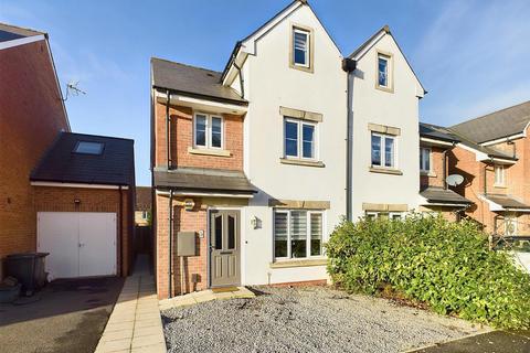 4 bedroom semi-detached house for sale, Yew Tree Close, Quedgeley, Gloucester