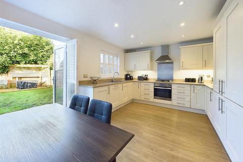 4 bedroom semi-detached house for sale, Yew Tree Close, Quedgeley, Gloucester