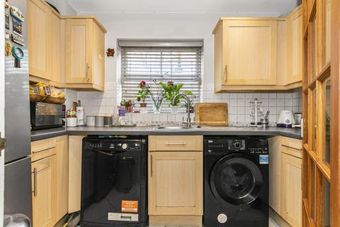 2 bedroom apartment for sale, International Way, Sunbury-on-Thames, Surrey, TW16