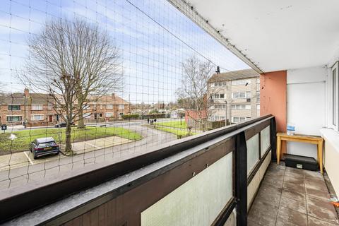 2 bedroom apartment for sale, Phipps Bridge Road, Mitcham, CR4