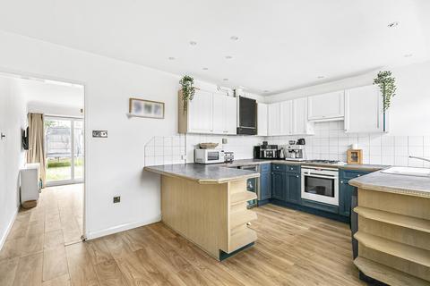 6 Holroyd Road, Claygate, Esher, KT10 0LG