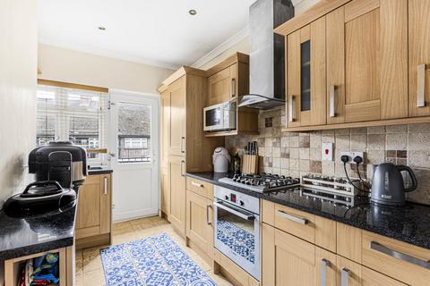 2 bedroom apartment for sale, Harvard Road, Chiswick, W4