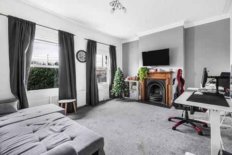 2 bedroom apartment for sale, Dagnall Park, London, SE25