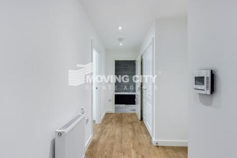 2 bedroom apartment to rent, Highland Street, London E15