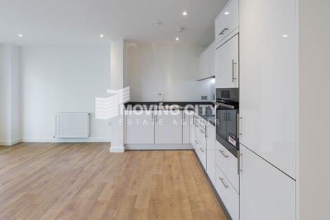 2 bedroom apartment to rent, Highland Street, London E15