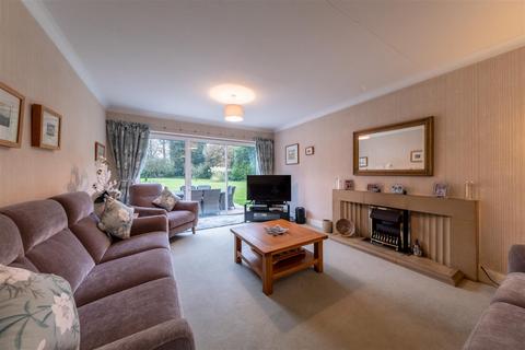 5 bedroom detached house for sale, Rosslyn Lane, Cuddington