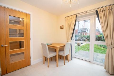 2 bedroom flat for sale, Victory Court, Waterlooville, PO7 7FB