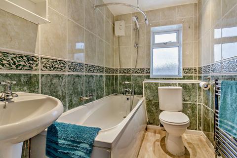 1 Heather Close, Outwood, Wakefield, WF1 3HE