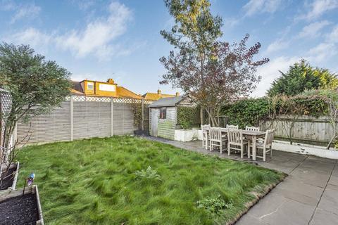 3 bedroom bungalow for sale, The Ridge, Twickenham, TW2