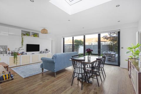 40 The Ridge, Twickenham, TW2 7NQ