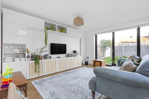 40 The Ridge, Twickenham, TW2 7NQ