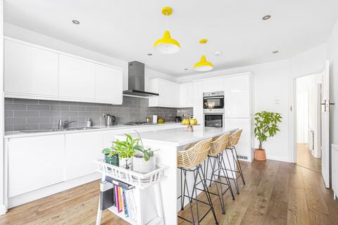 40 The Ridge, Twickenham, TW2 7NQ
