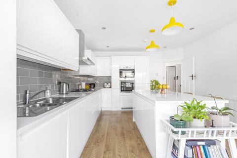 40 The Ridge, Twickenham, TW2 7NQ