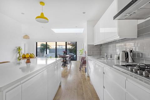 40 The Ridge, Twickenham, TW2 7NQ