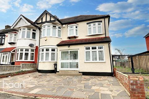 4 bedroom end of terrace house for sale, Headley Drive, Gants Hill