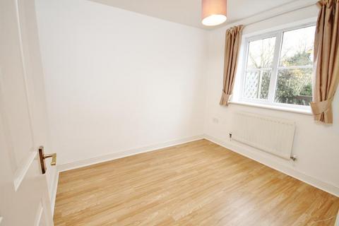 3 bedroom terraced house to rent, Bowater Gardens, Sunbury-on-thames, Middlesex, TW16