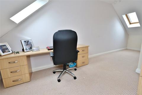 16 Derisley Close, Byfleet, West Byfleet, KT14 7QA