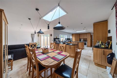 40b Common Lane, New Haw, Addlestone, KT15 3LJ