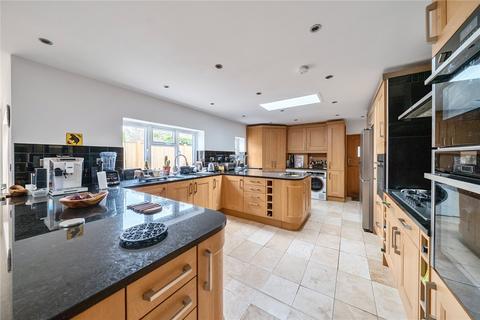 40b Common Lane, New Haw, Addlestone, KT15 3LJ