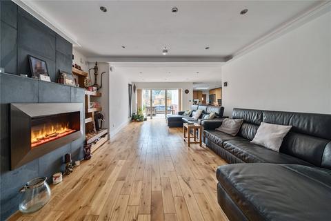 40b Common Lane, New Haw, Addlestone, KT15 3LJ