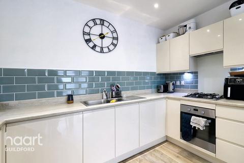 2 bedroom flat for sale, Walnut Tree Close, Guildford