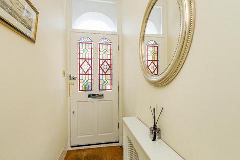 25 Weiss Road, London, SW15 1DH
