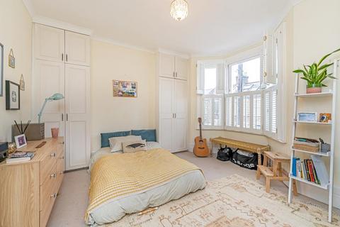 25 Weiss Road, London, SW15 1DH