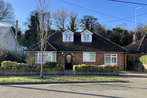 4 bedroom bungalow for sale - Woodsland Road, Hassocks, BN6