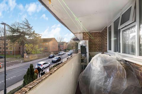 2 bedroom flat for sale, Warwick Road, Thornton Heath CR7