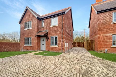 4 bedroom detached house for sale, De Vere Grove, Halstead Road, Earls Colne, Colchester, CO6