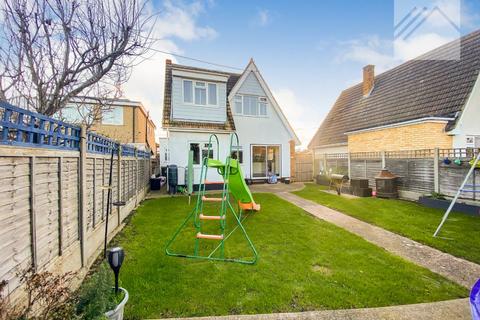 4 bedroom detached house for sale, Holbek Road, Canvey Island