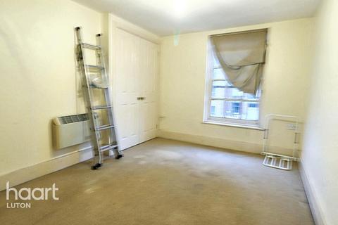 Wellington Street, Luton