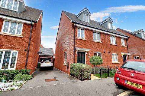 3 bedroom semi-detached house for sale, Calville Gardens, Aylesbury