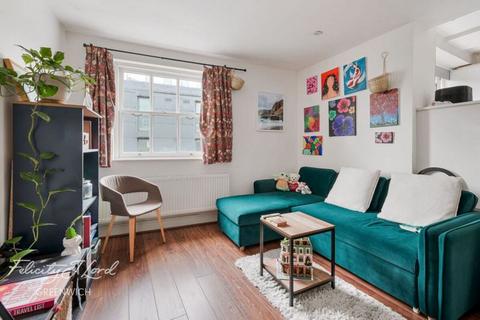 1 bedroom apartment for sale, Amazon House, Tyler Street, London, SE10