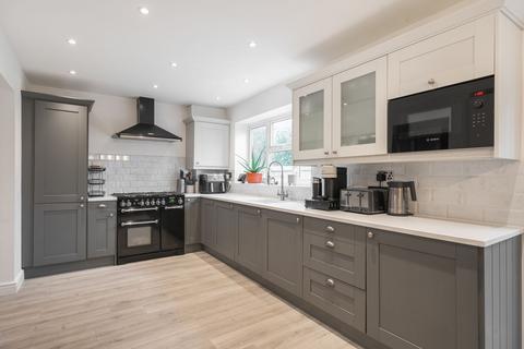 16 Ansley Close, South Croydon, CR2 9BQ