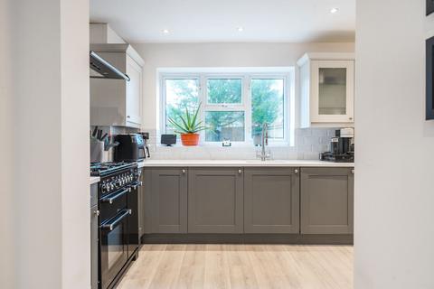 16 Ansley Close, South Croydon, CR2 9BQ