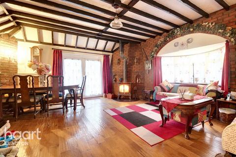 225 Coppins Road, Clacton-on-sea, CO15 3LA
