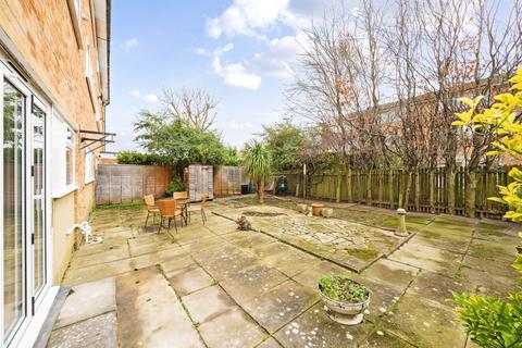 2 bedroom ground floor maisonette for sale, Perryfield Way, Richmond, TW10