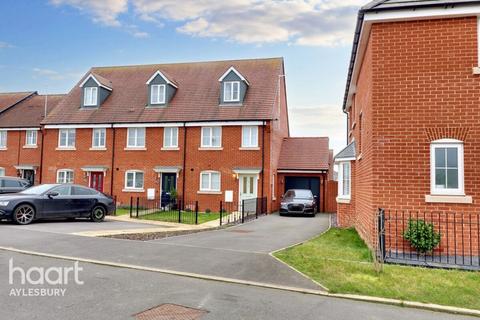 3 bedroom end of terrace house for sale, Glenton Green, Aylesbury