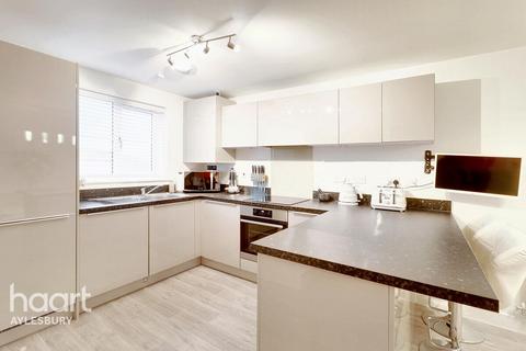 3 bedroom end of terrace house for sale, Glenton Green, Aylesbury